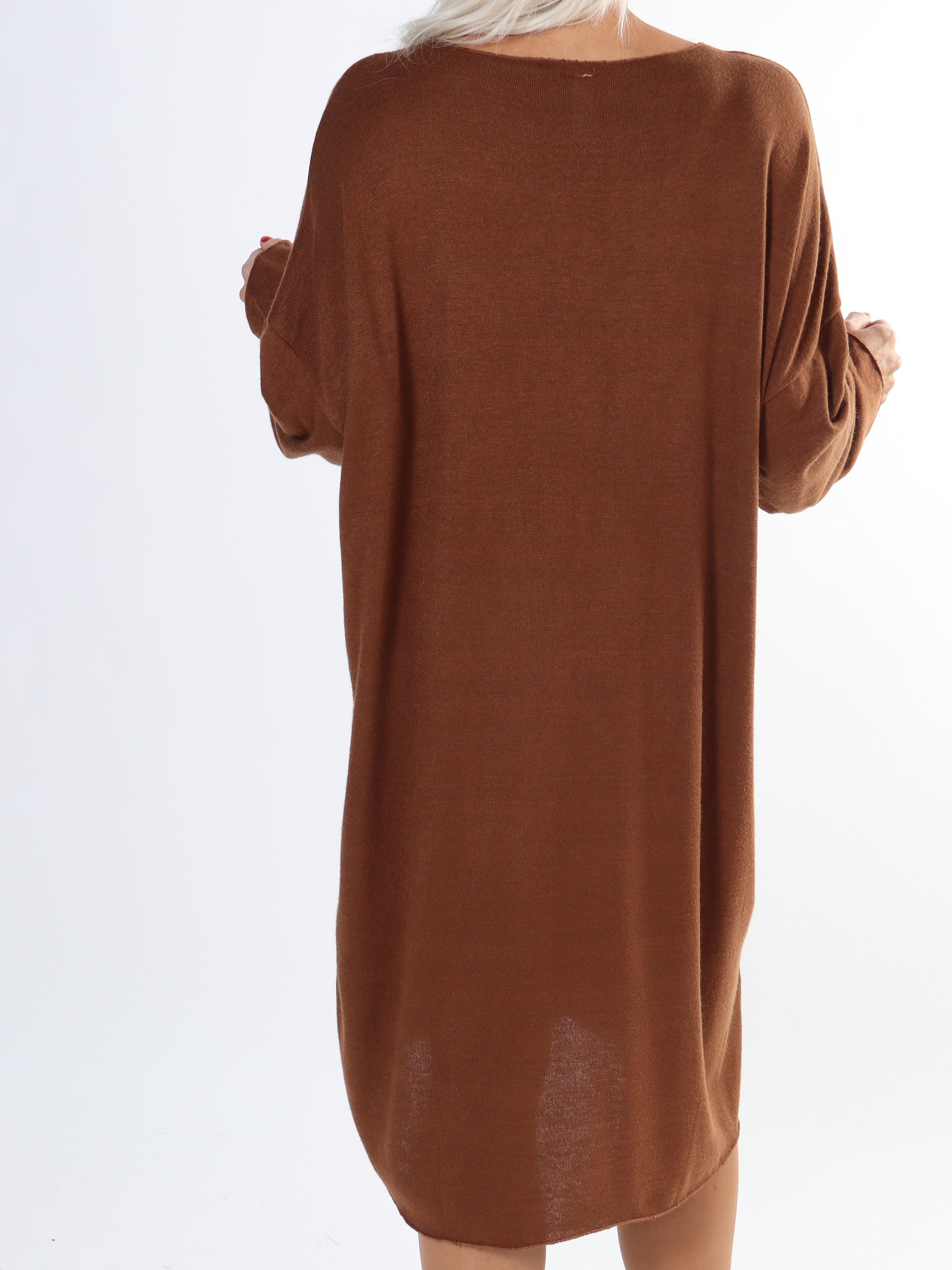 Lucia - Plus size klänning i viskos med tryck av silverhjärtan och text